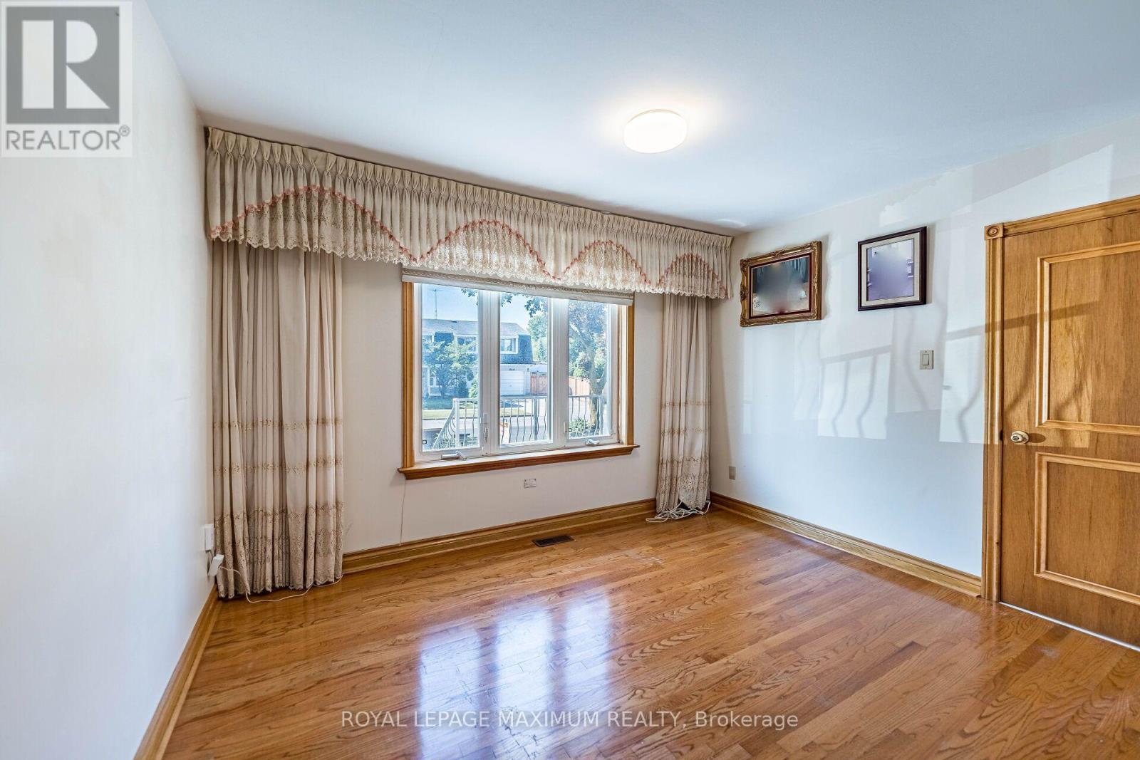 40 BROADOAKS DRIVE - 8