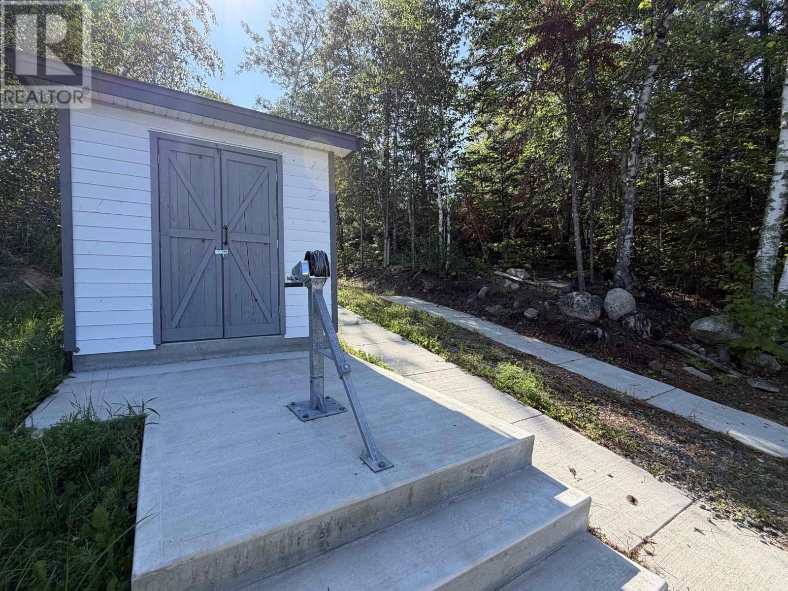 498B HWY 11 E - 44