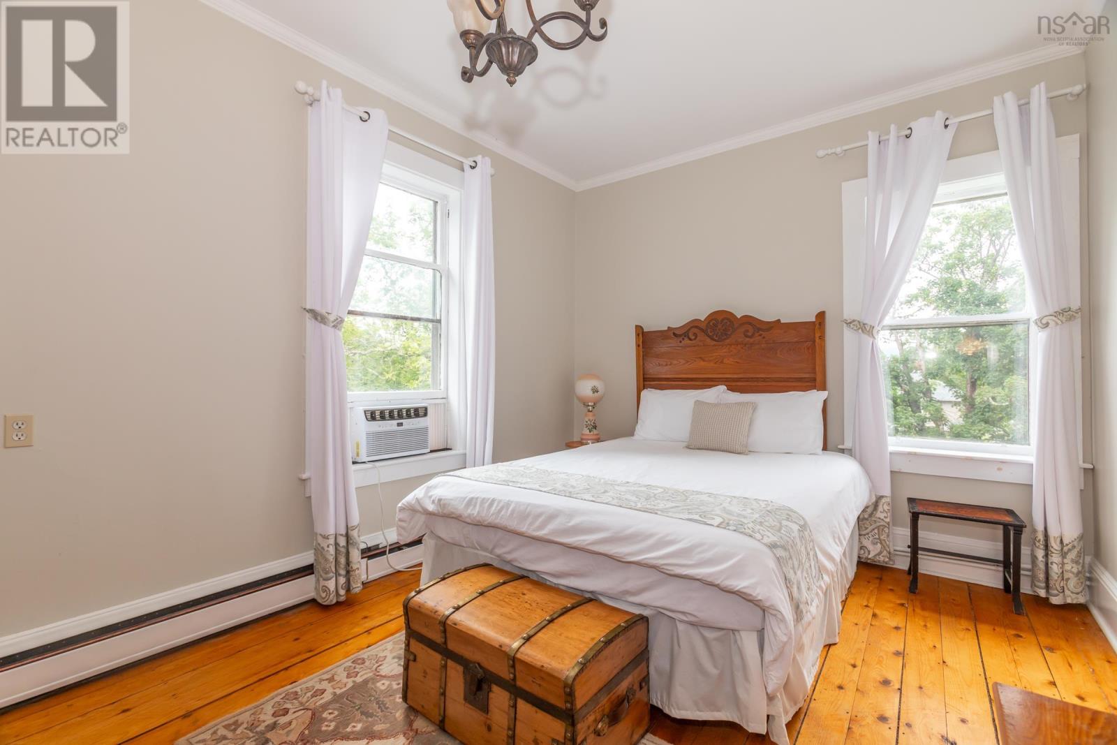 Property 27 of 49 of 548 St. George Street