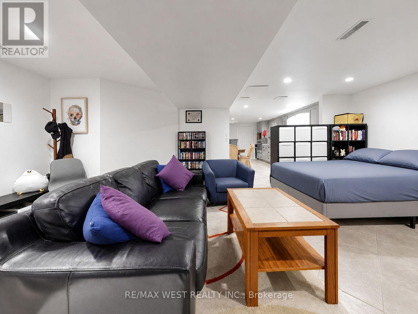 335 EAST AVENUE N - Image 34