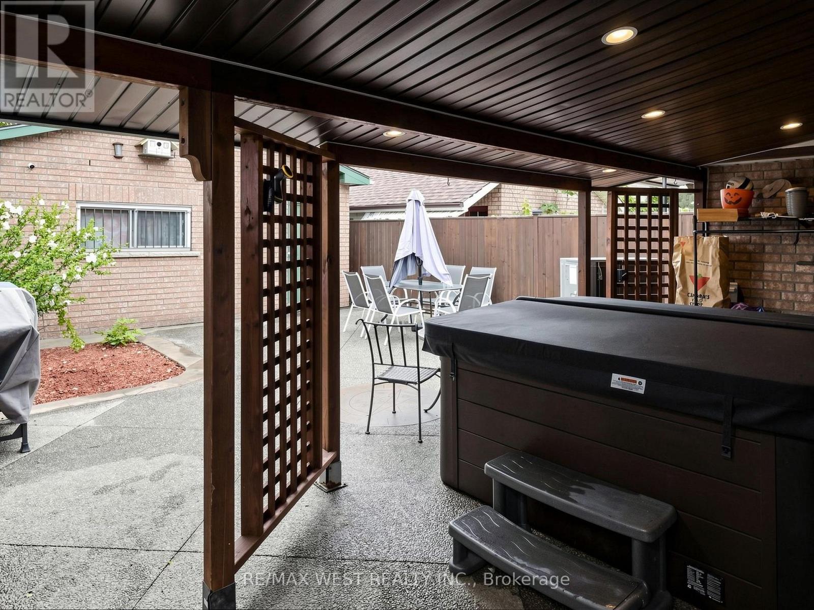 335 EAST AVENUE N - Image 39