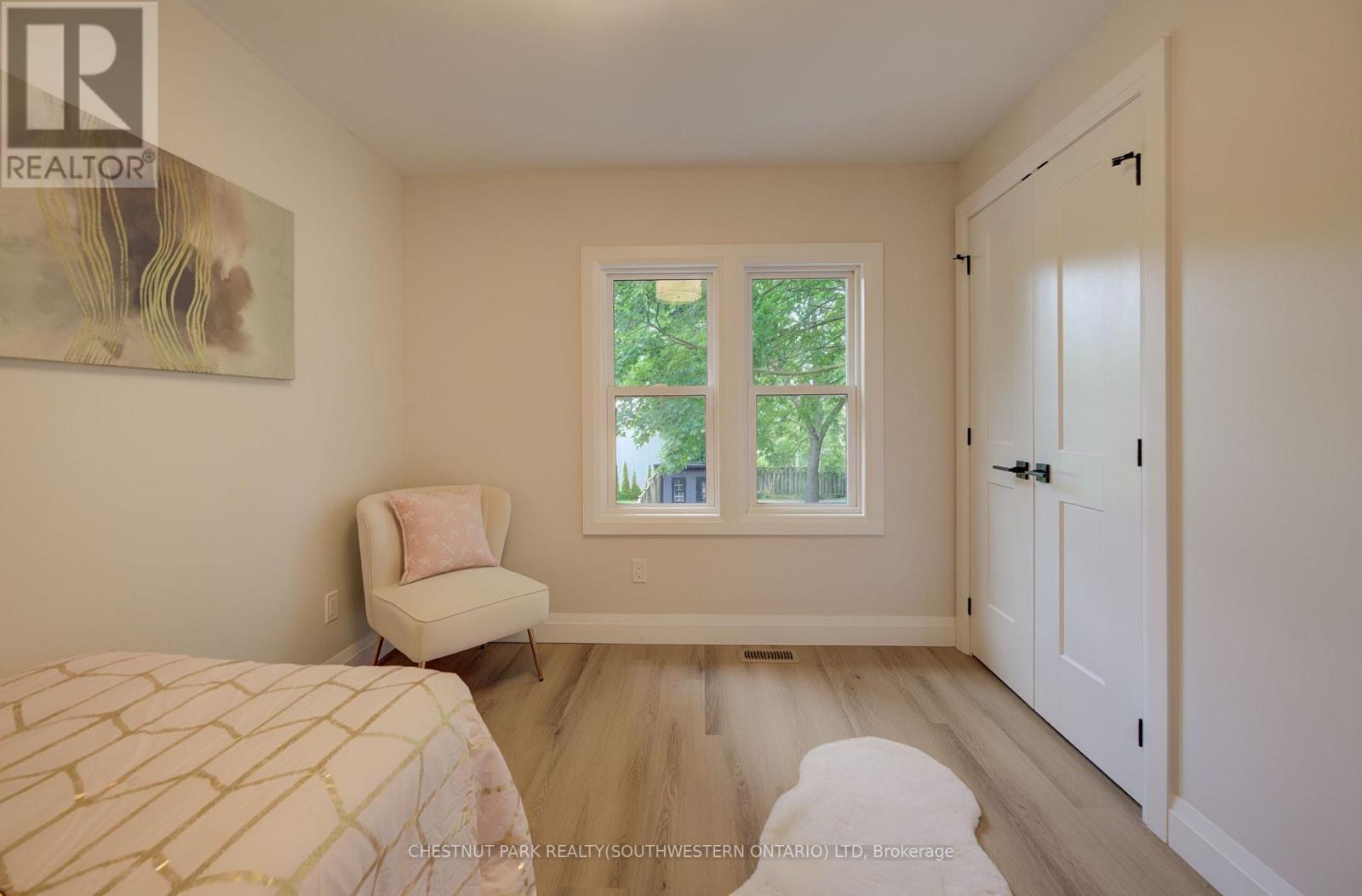 34 MOORE AVENUE N - Image 16