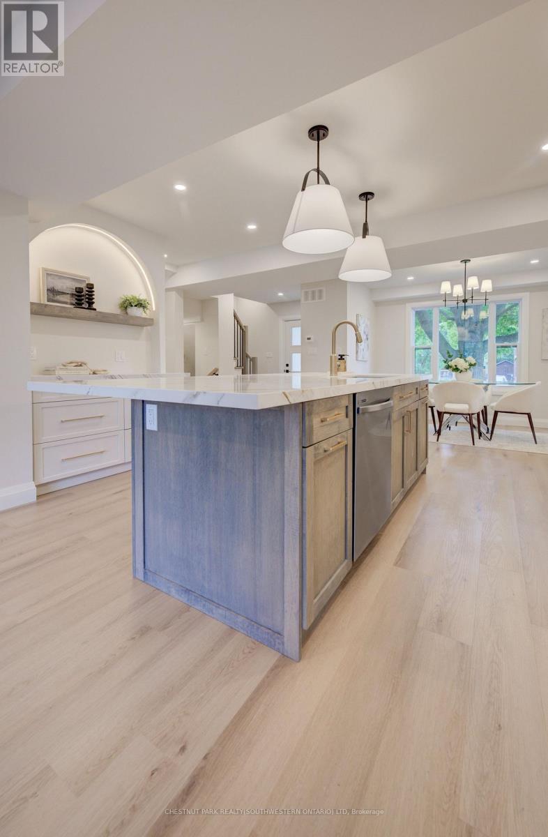34 MOORE AVENUE N - Image 5
