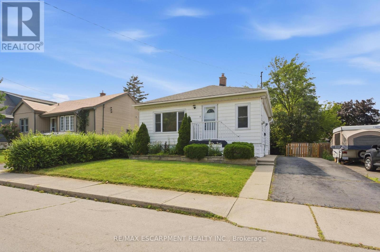 22 DAVID AVENUE - 32