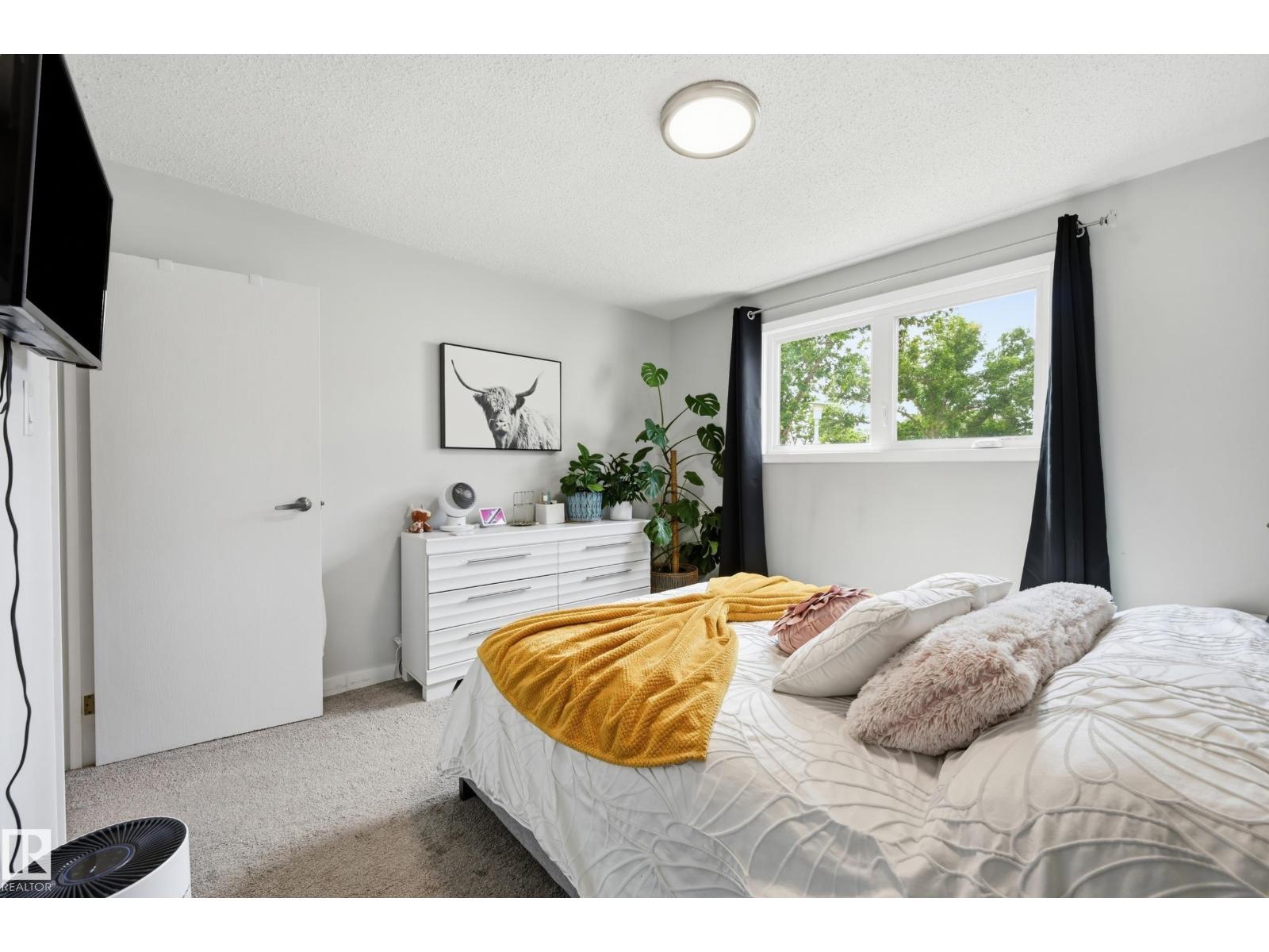 5677 137 AV NW - 15