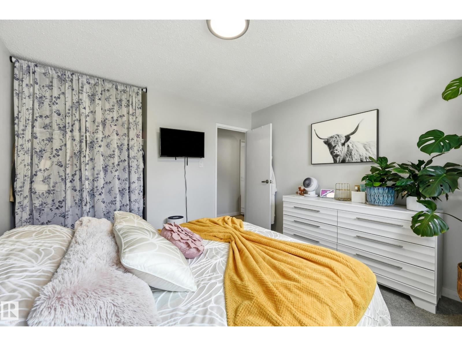 5677 137 AV NW - 16