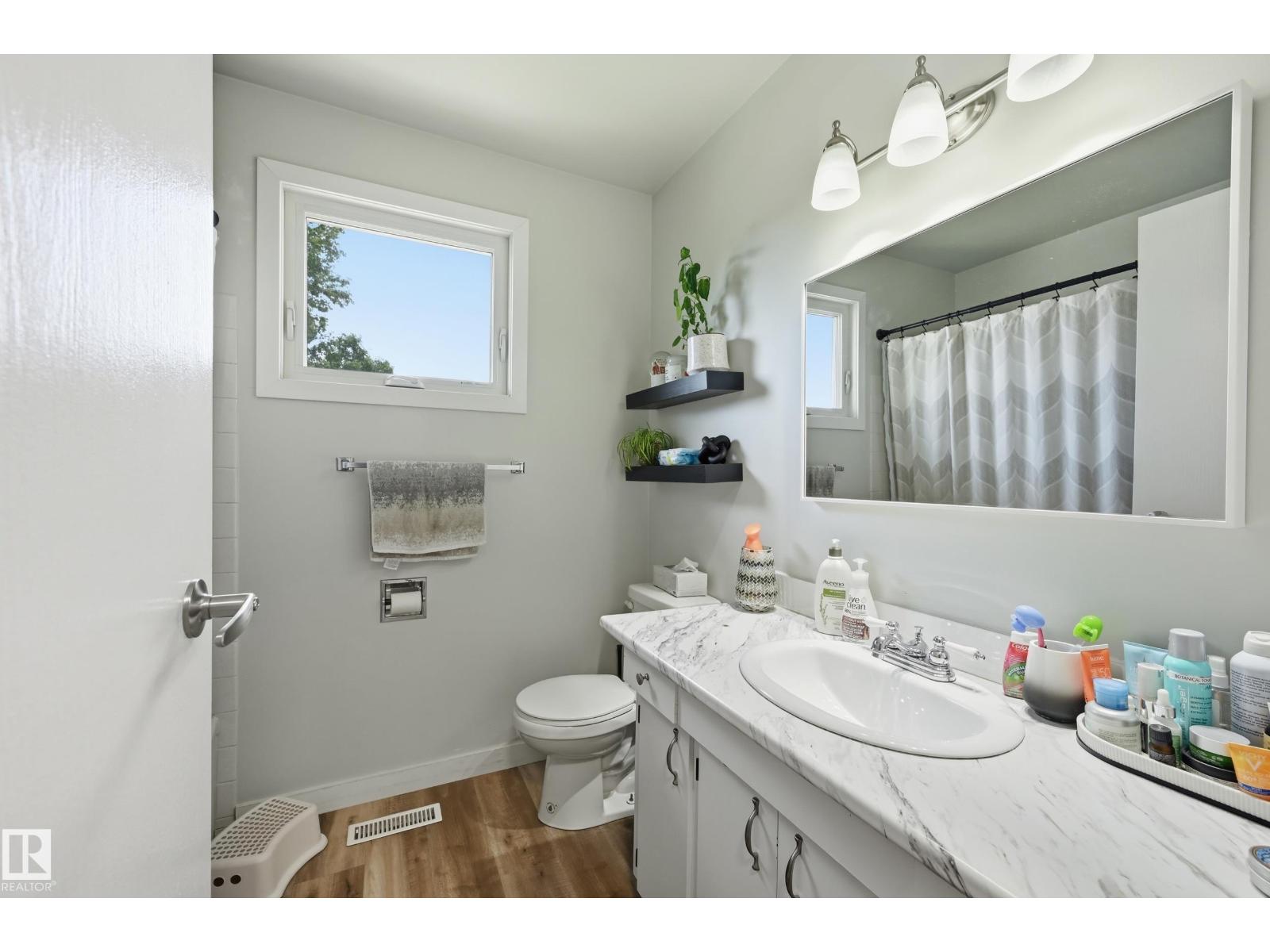 5677 137 AV NW - 19