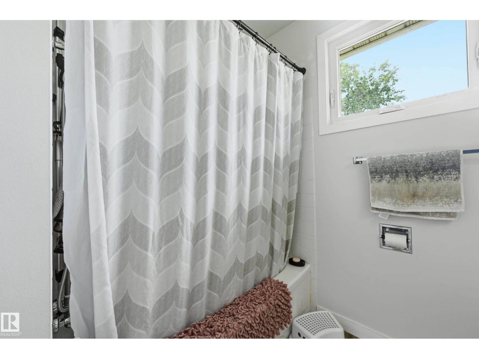 5677 137 AV NW - 20