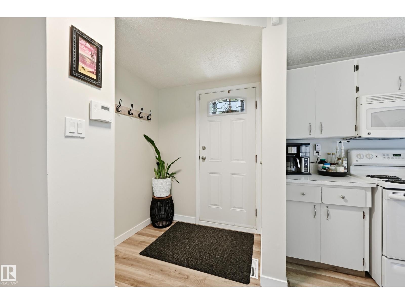 5677 137 AV NW - 3