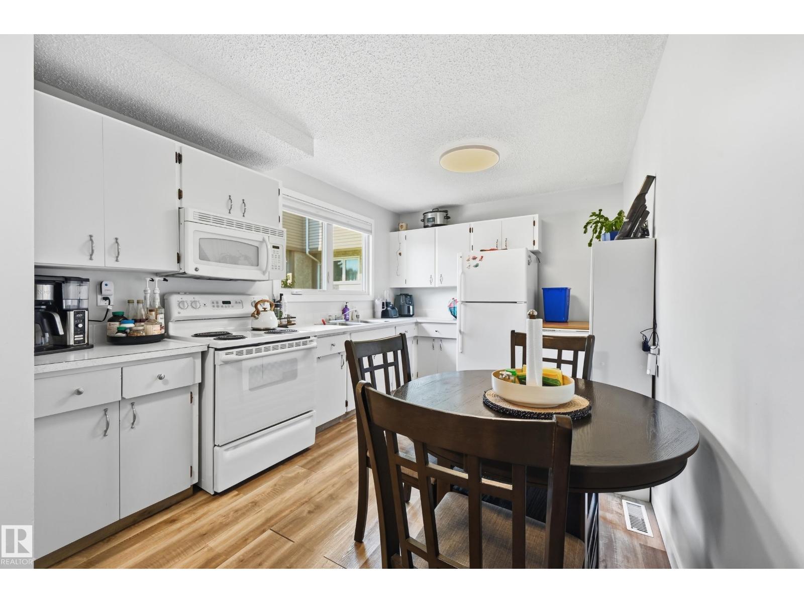 5677 137 AV NW - 5