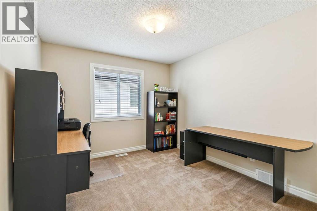 101 Drake Landing View - Image 32