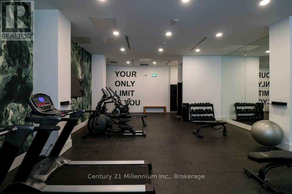#501 31 HURON STREET - 24