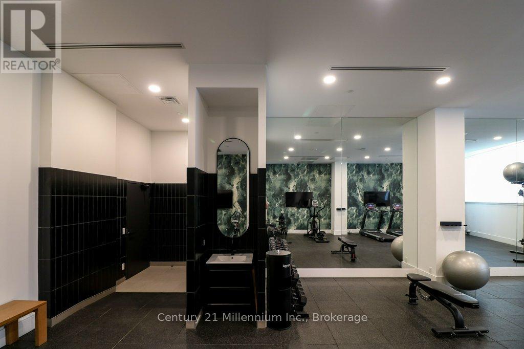 #501 31 HURON STREET - 26