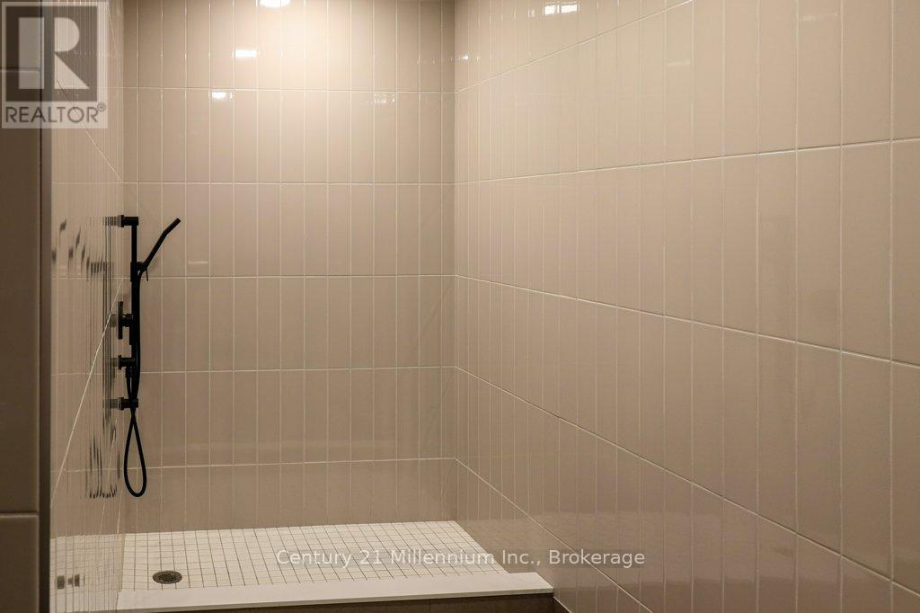 #501 31 HURON STREET - 20