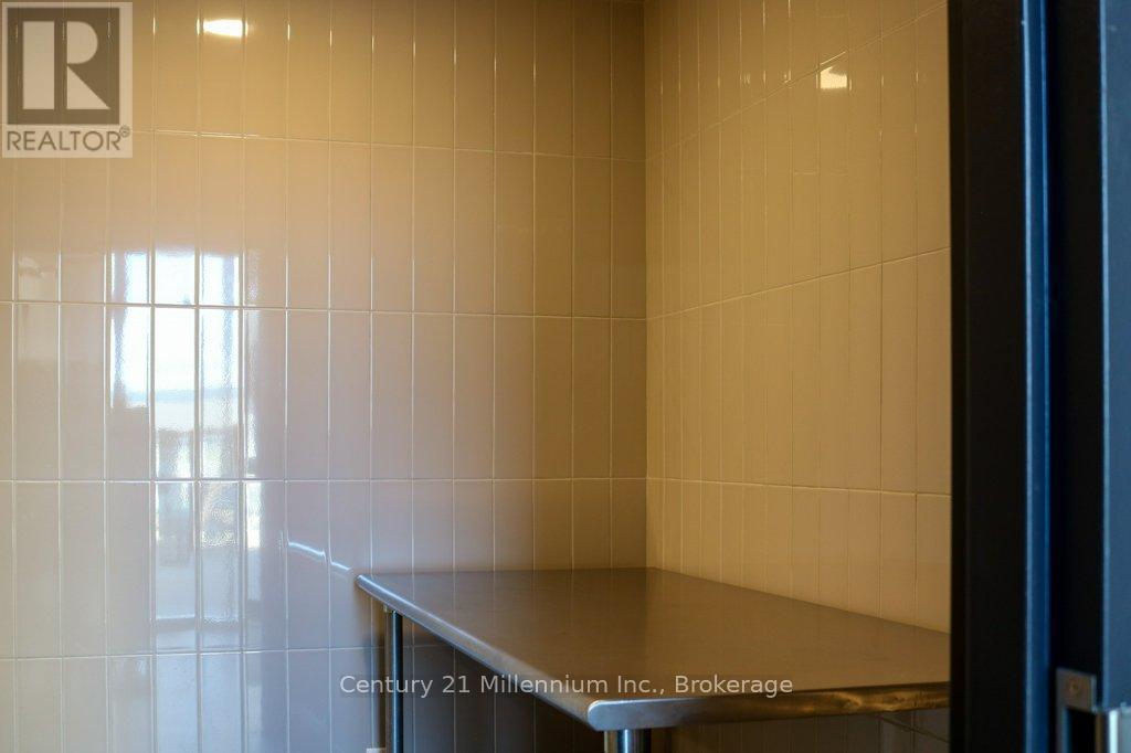 #501 31 HURON STREET - 21