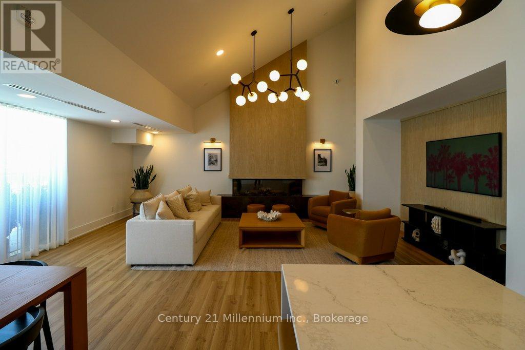 #501 31 HURON STREET - 32