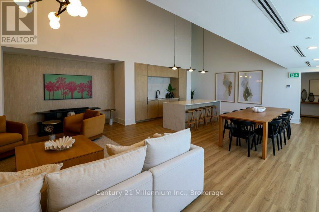 #501 31 HURON STREET - 33