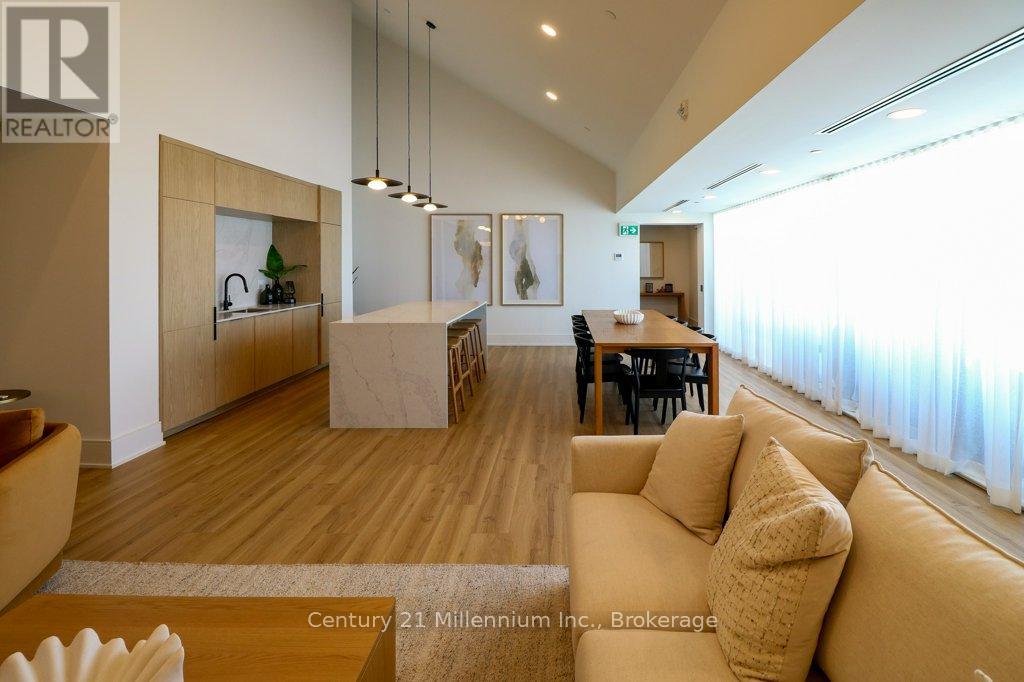 #501 31 HURON STREET - 34