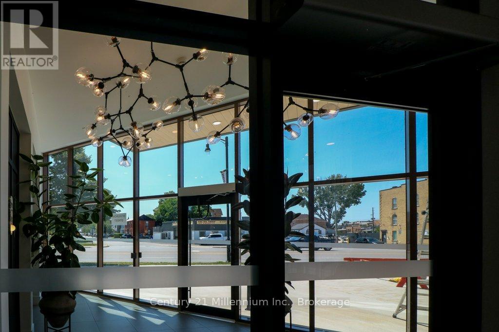 #501 31 HURON STREET - 41