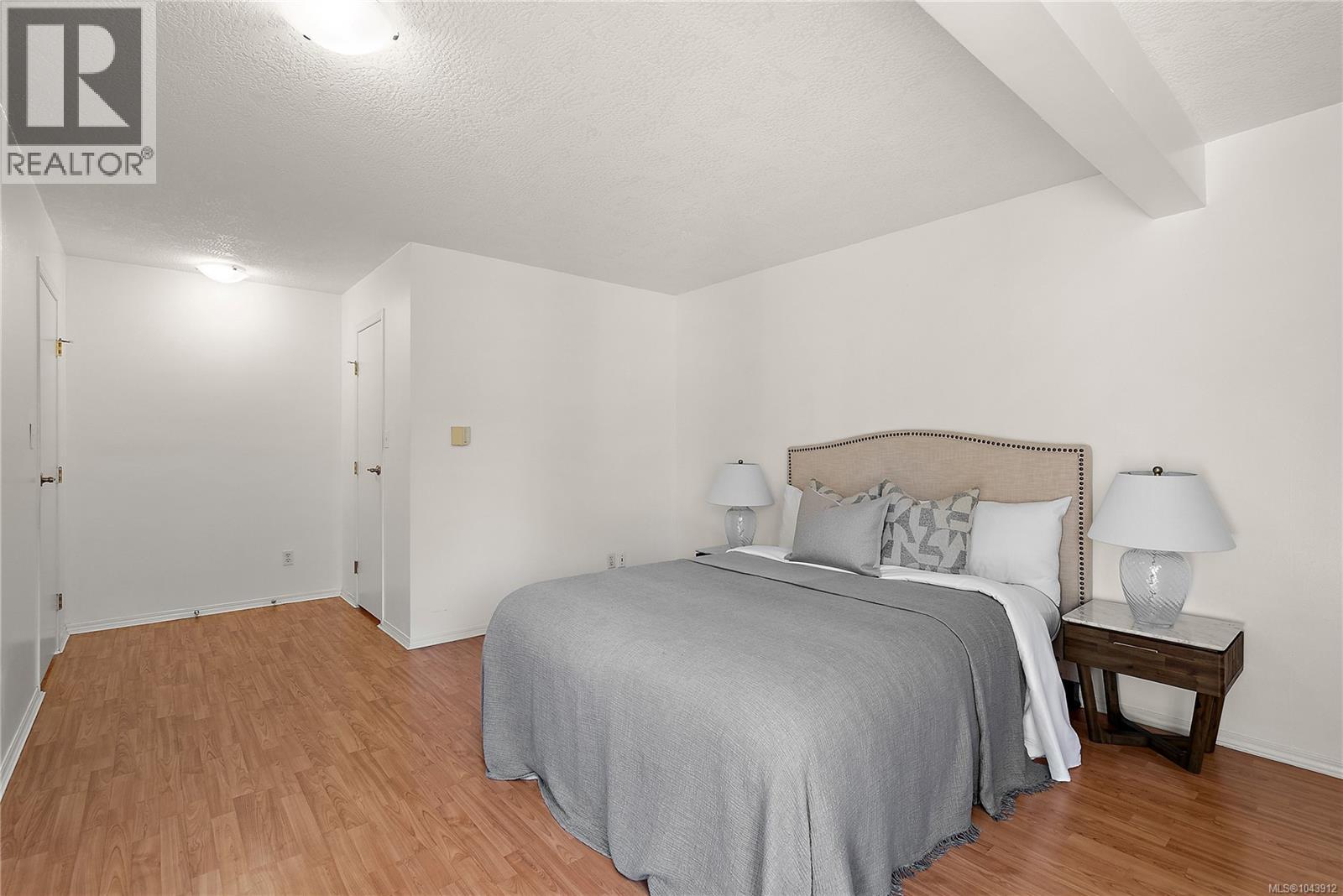 #4 108 Dallas Rd - 16