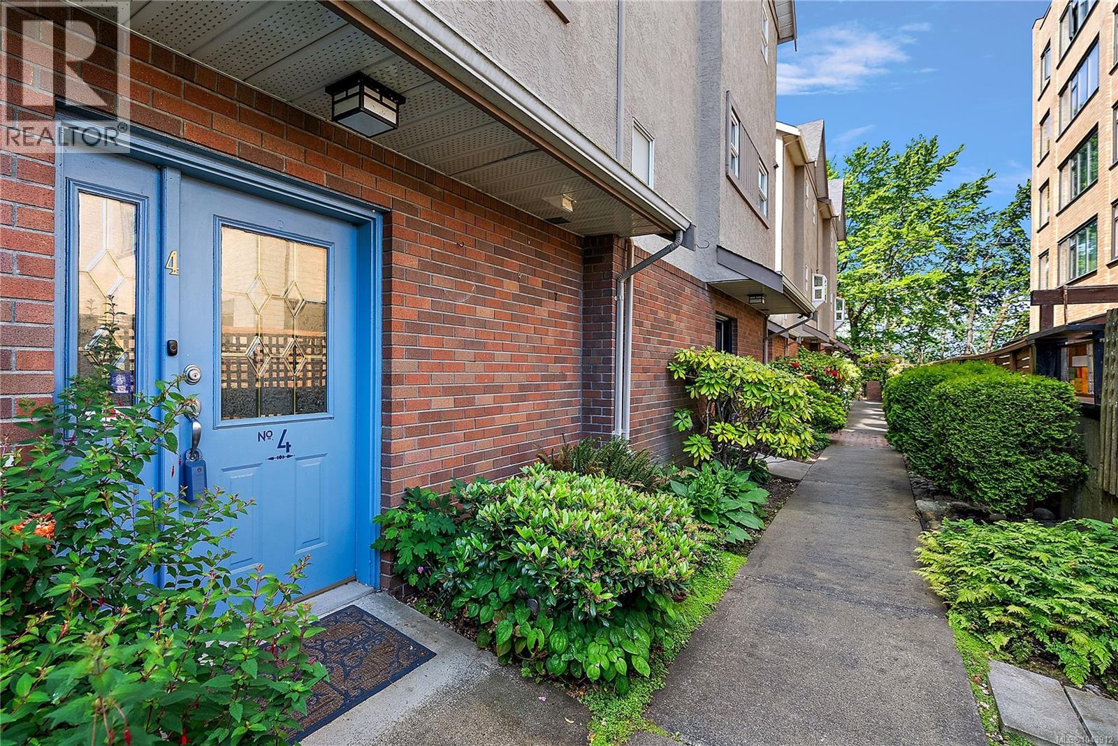 #4 108 Dallas Rd - 2