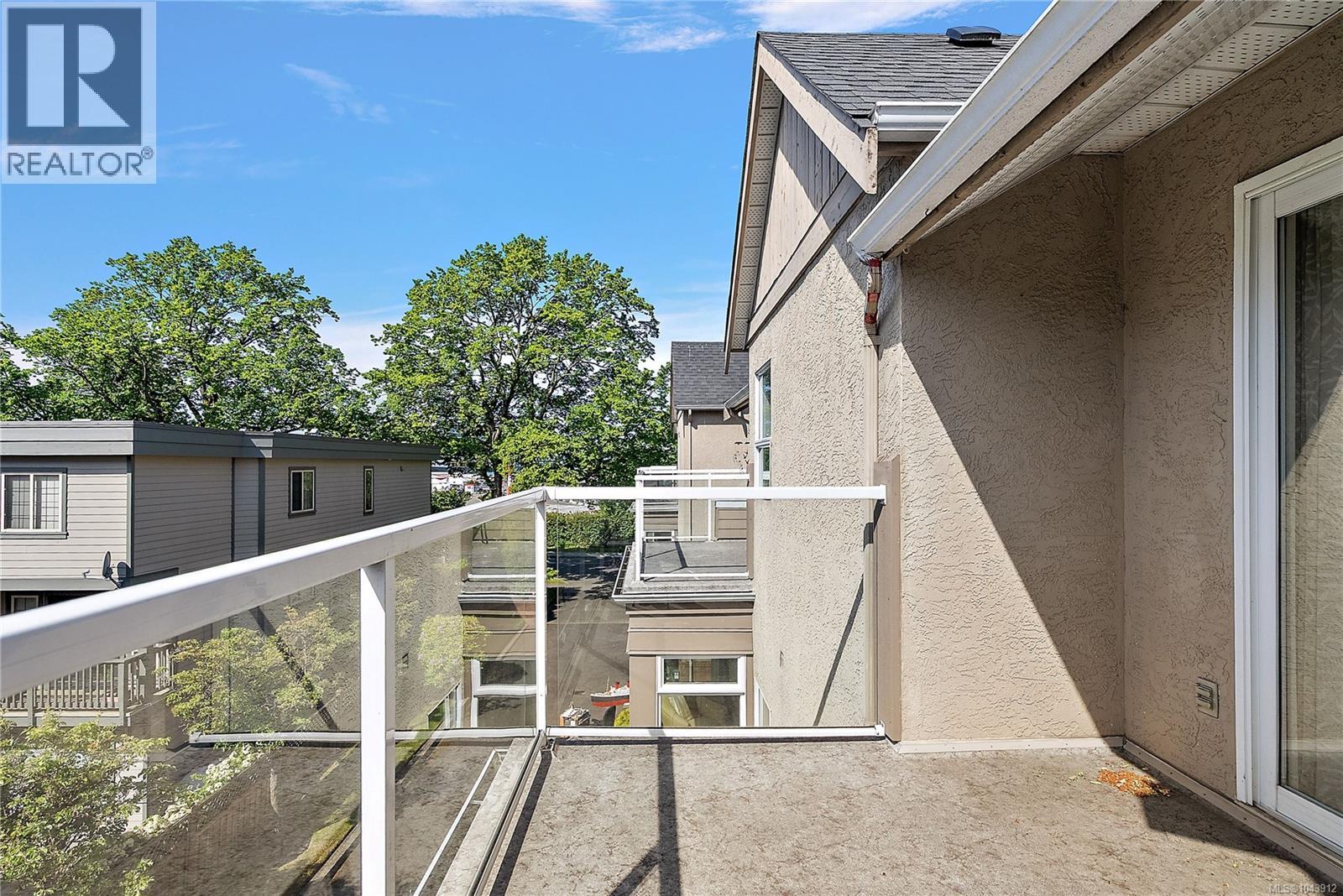 #4 108 Dallas Rd - 22
