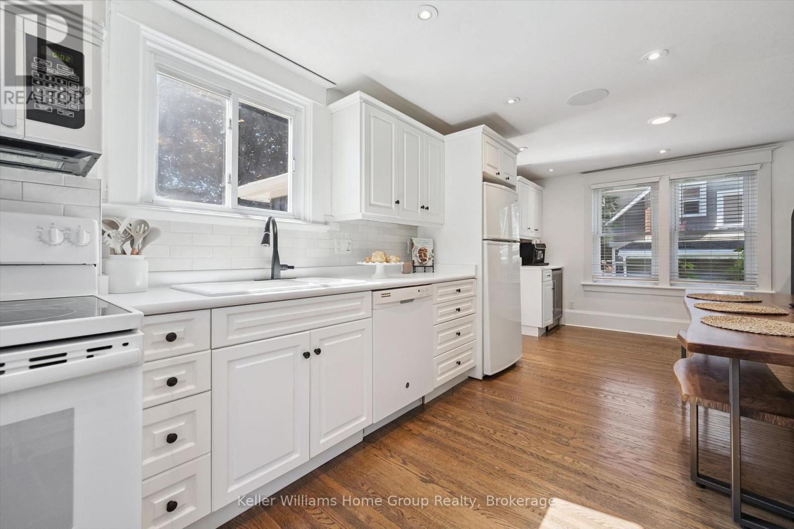 680 ST ANDREW STREET W - 17