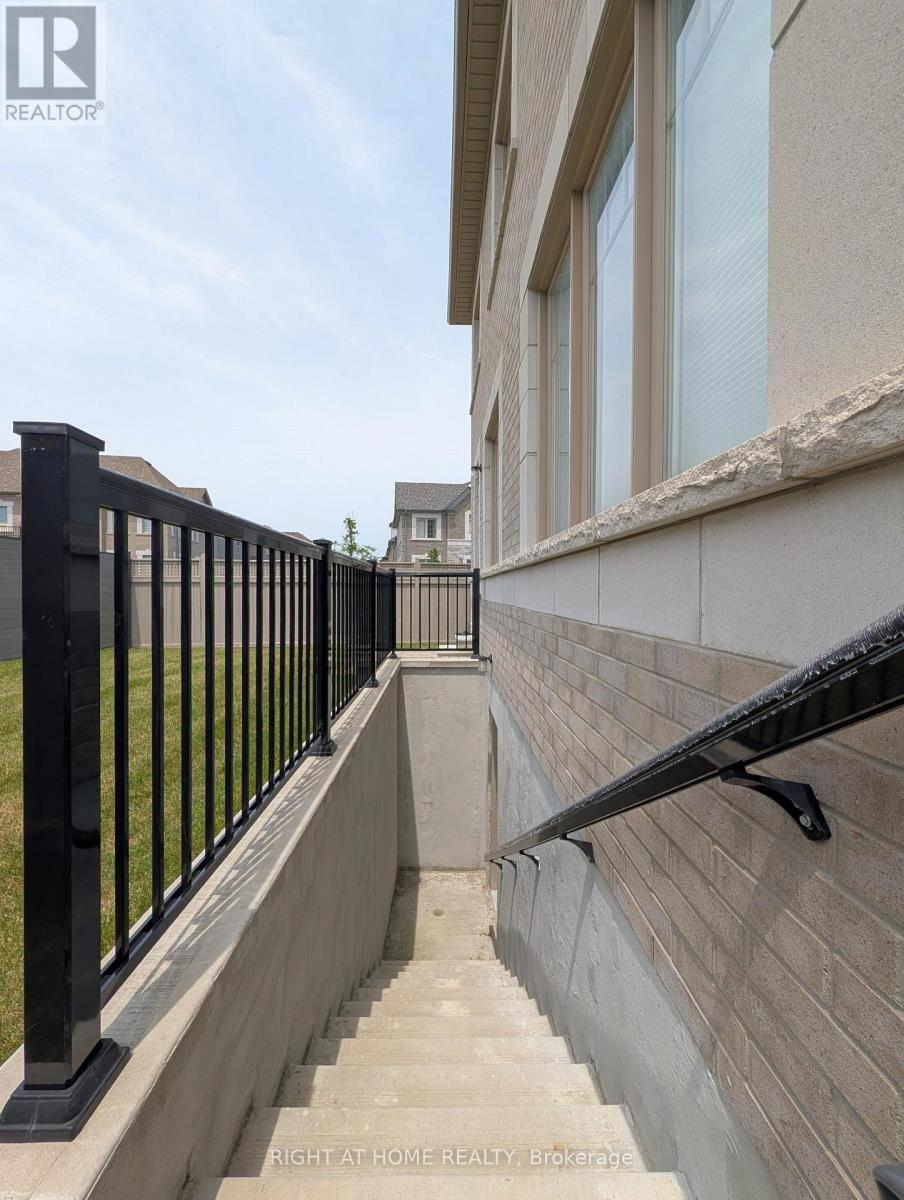 62 TITUS STREET - 32