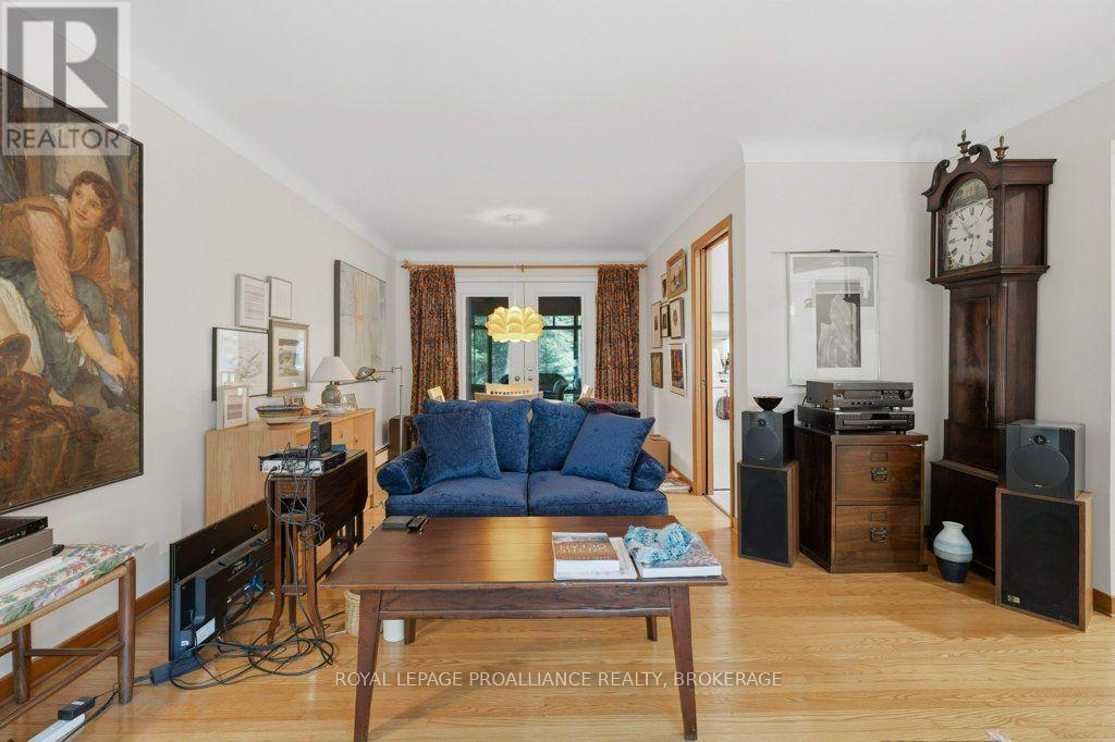 12 ORIOLE LANE - 10