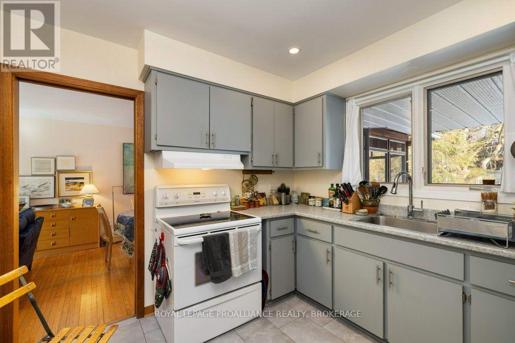 12 ORIOLE LANE - 14