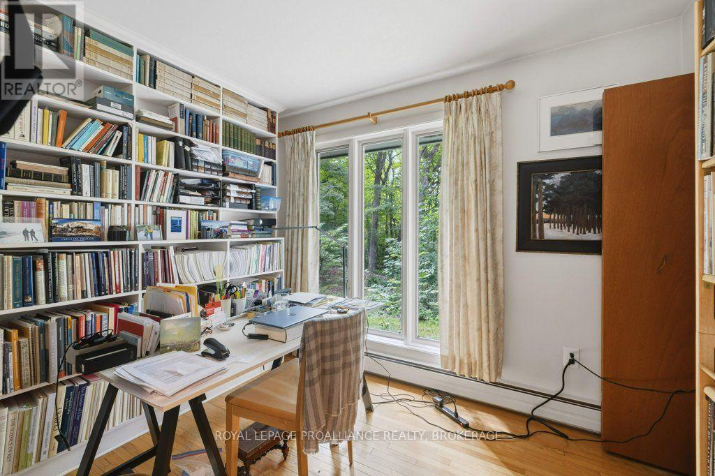 12 ORIOLE LANE - 17