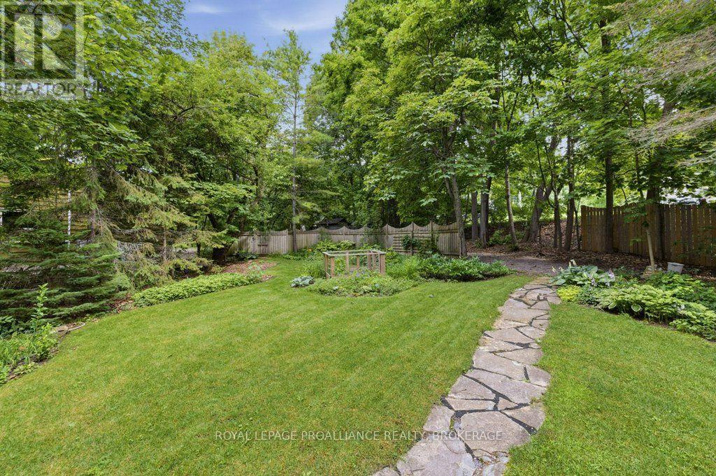 12 ORIOLE LANE - 30