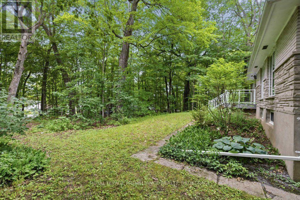 12 ORIOLE LANE - 32