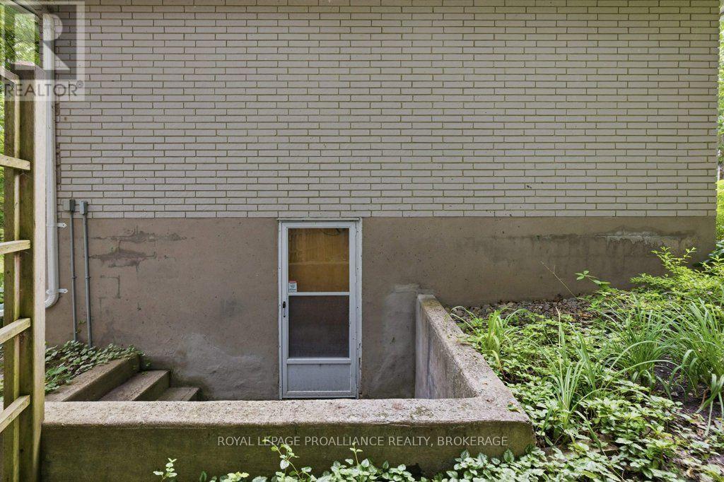 12 ORIOLE LANE - 39
