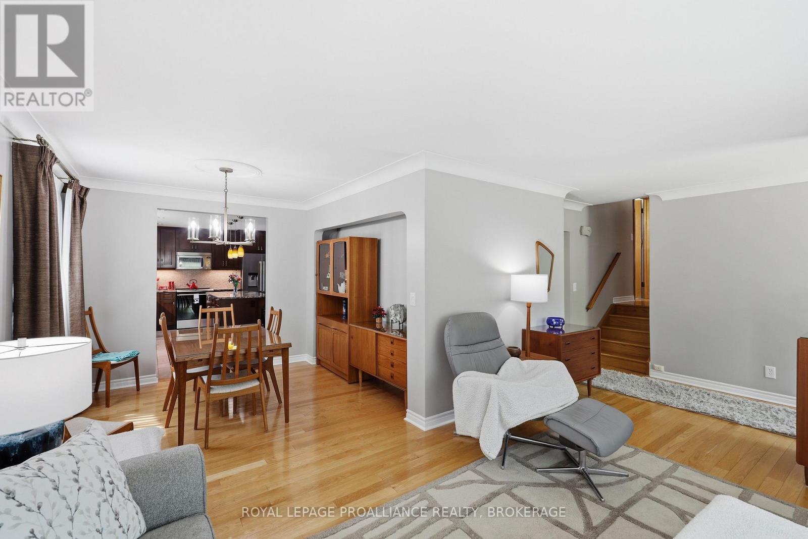 6 BYRON CRESCENT - 10
