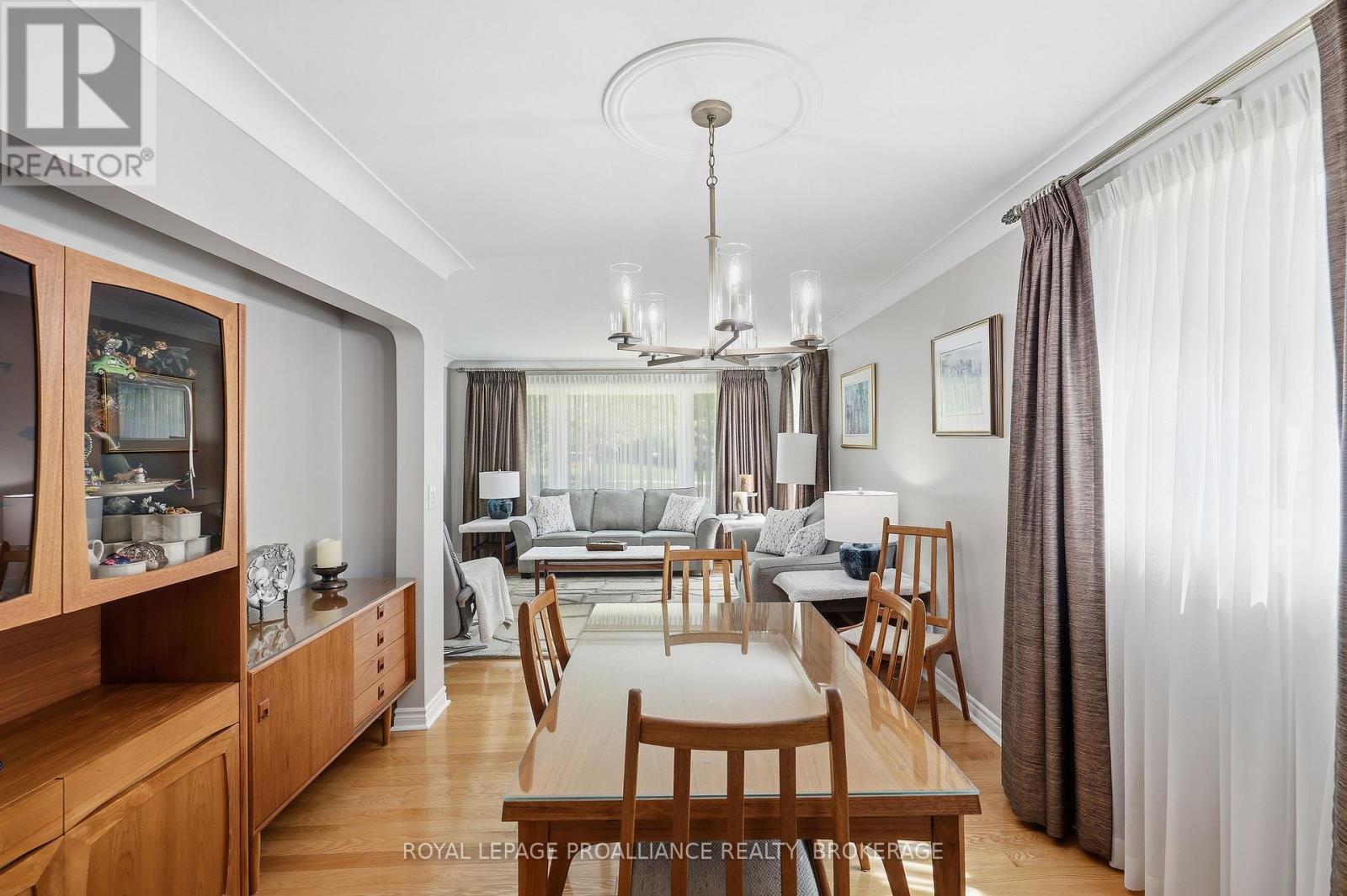 6 BYRON CRESCENT - 12
