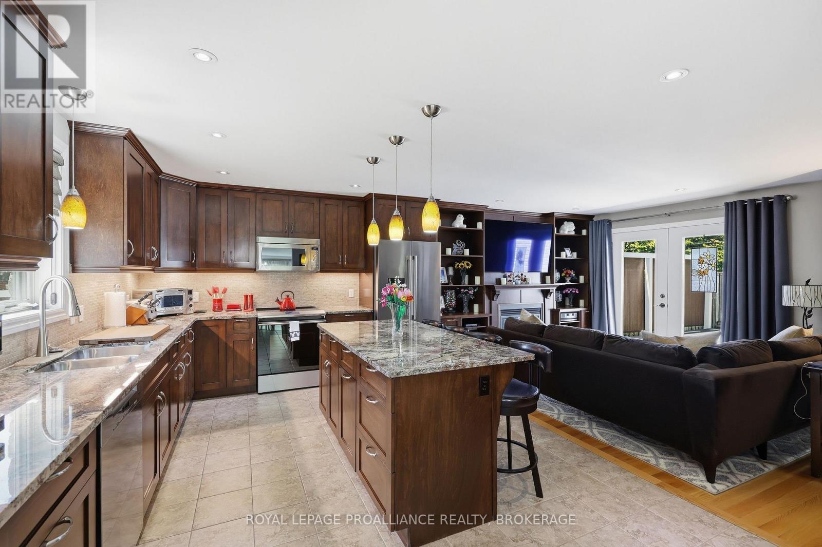 6 BYRON CRESCENT - 13