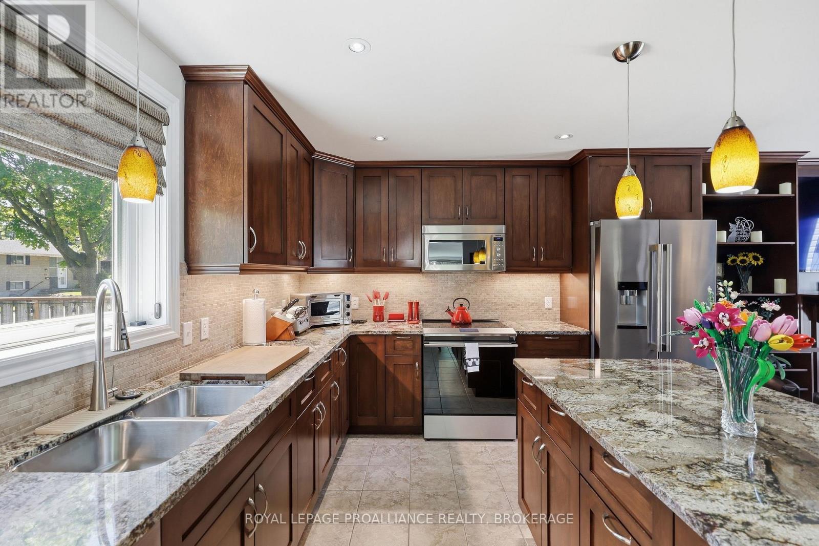 6 BYRON CRESCENT - 15