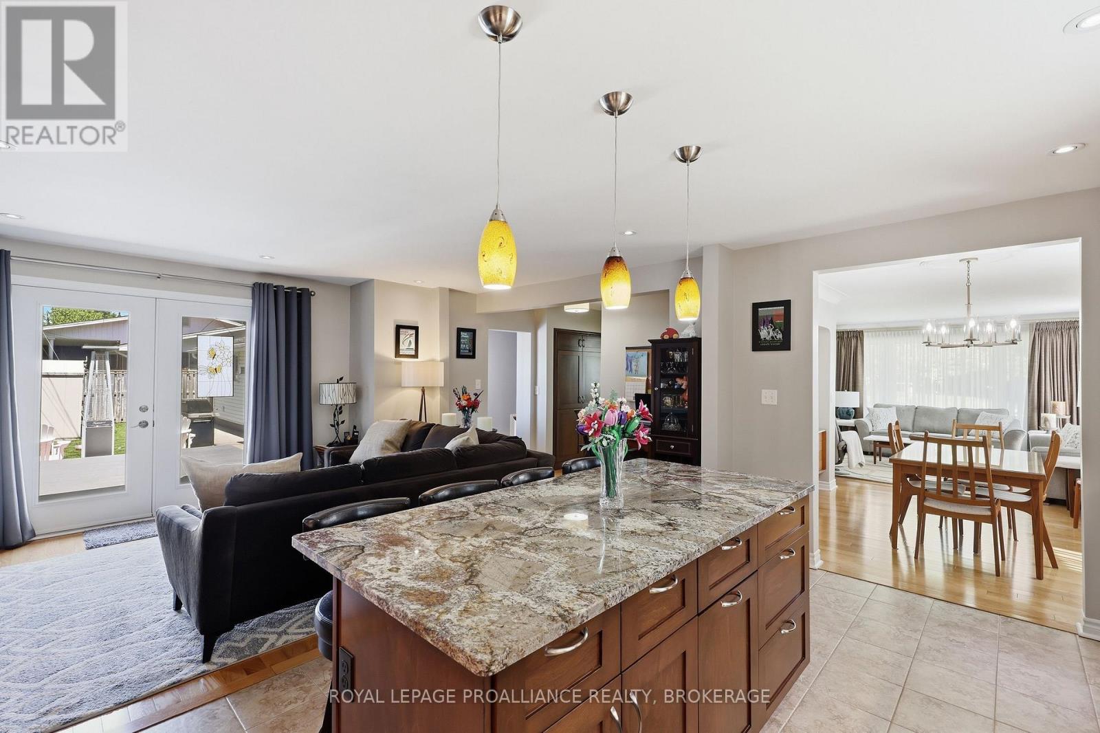 6 BYRON CRESCENT - 16
