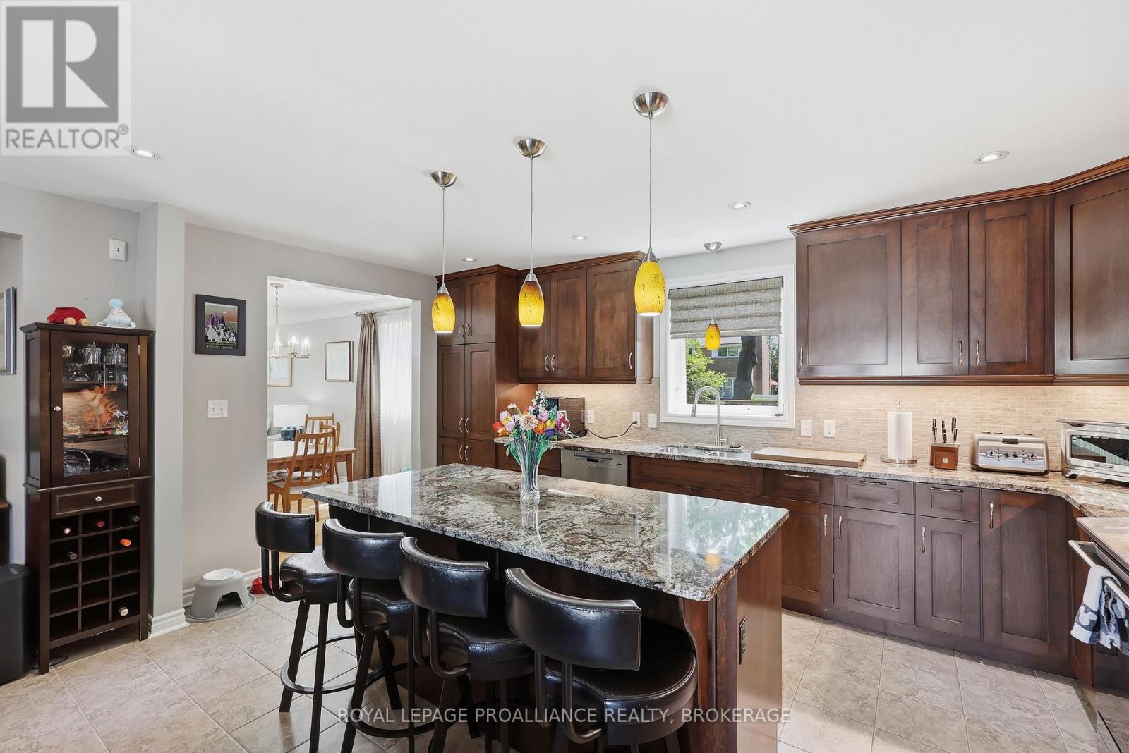 6 BYRON CRESCENT - 17