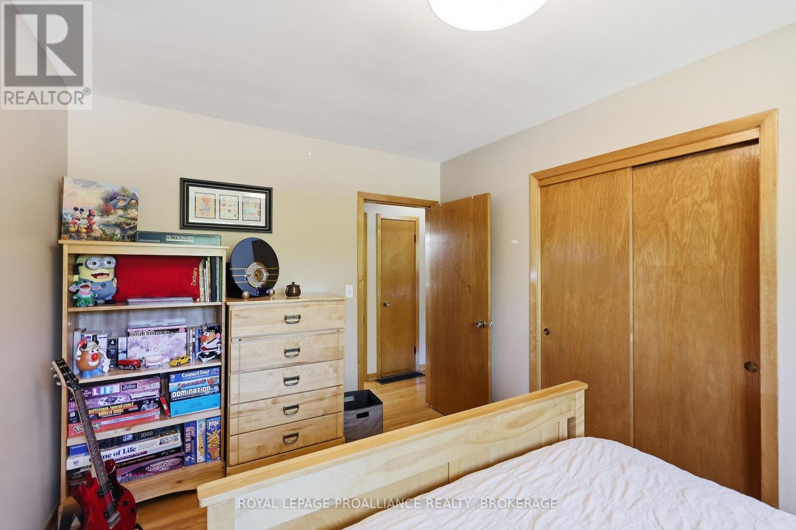 6 BYRON CRESCENT - 25