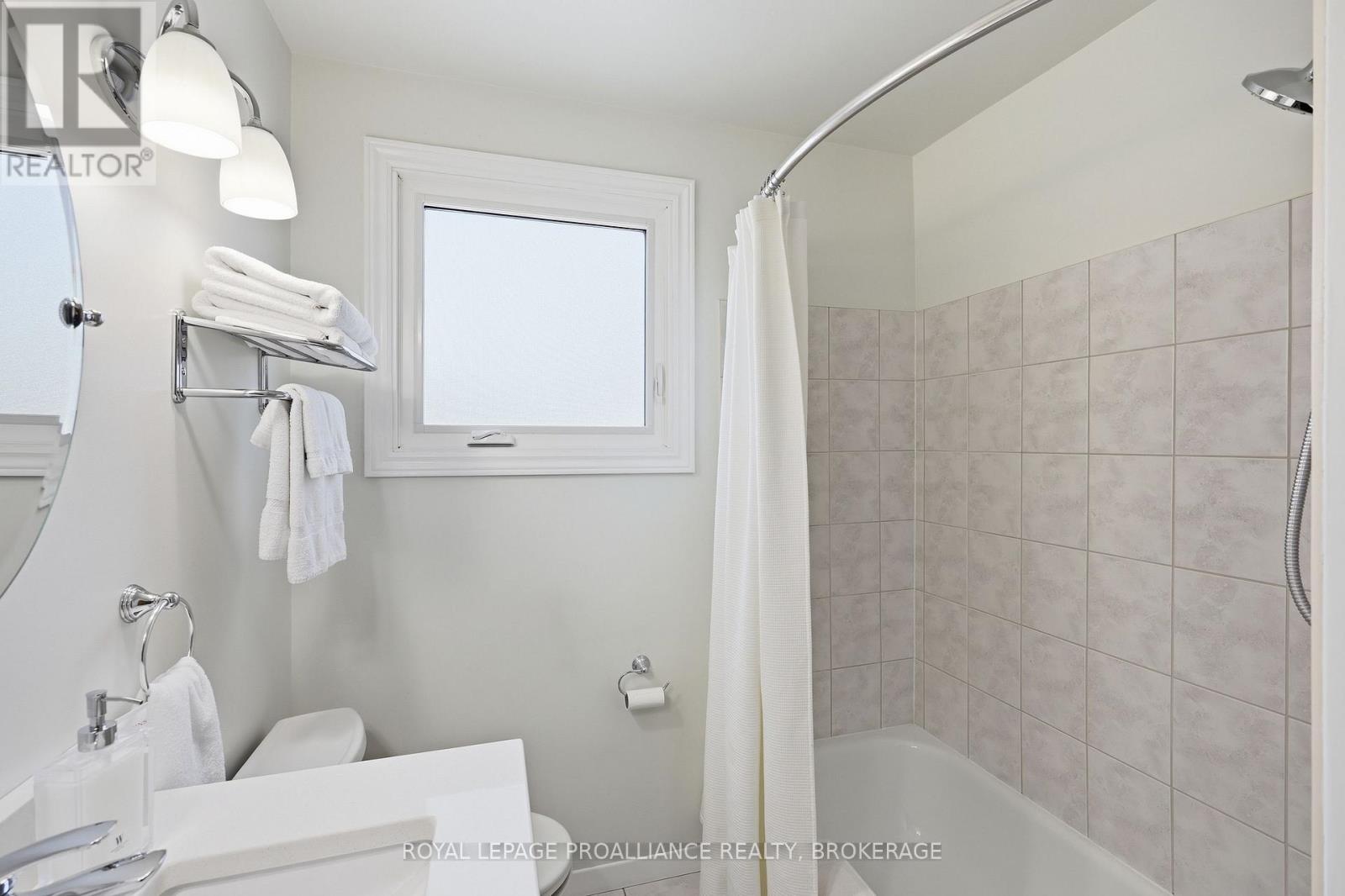 6 BYRON CRESCENT - 27