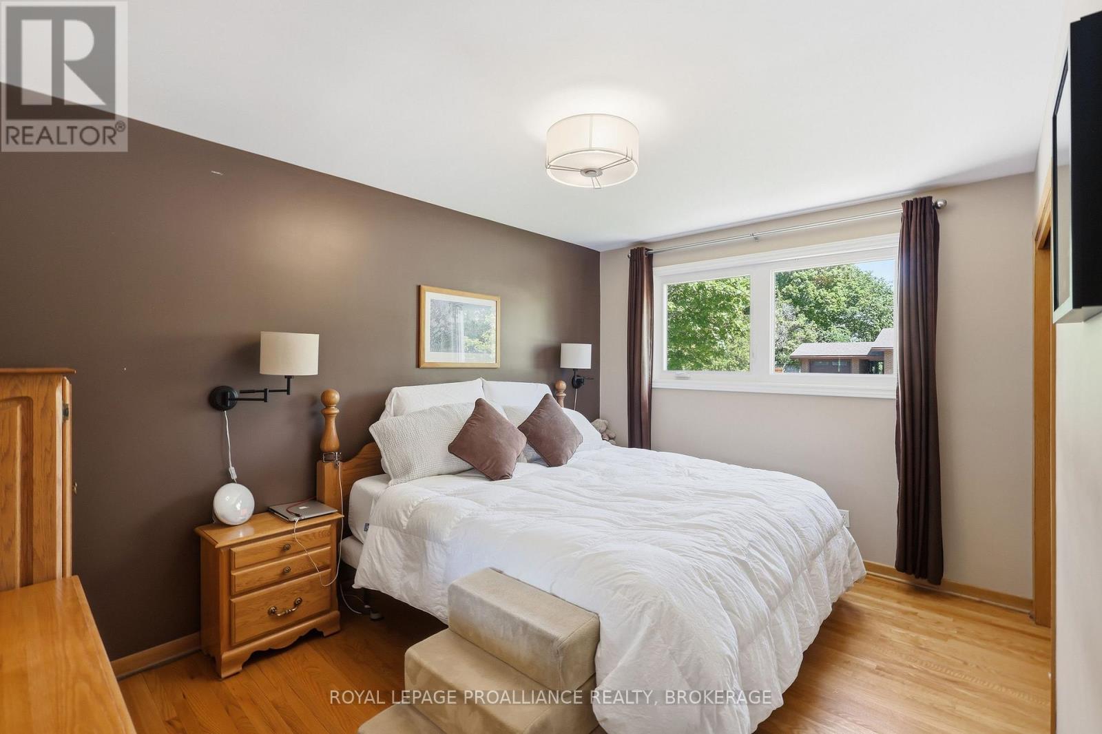 6 BYRON CRESCENT - 28
