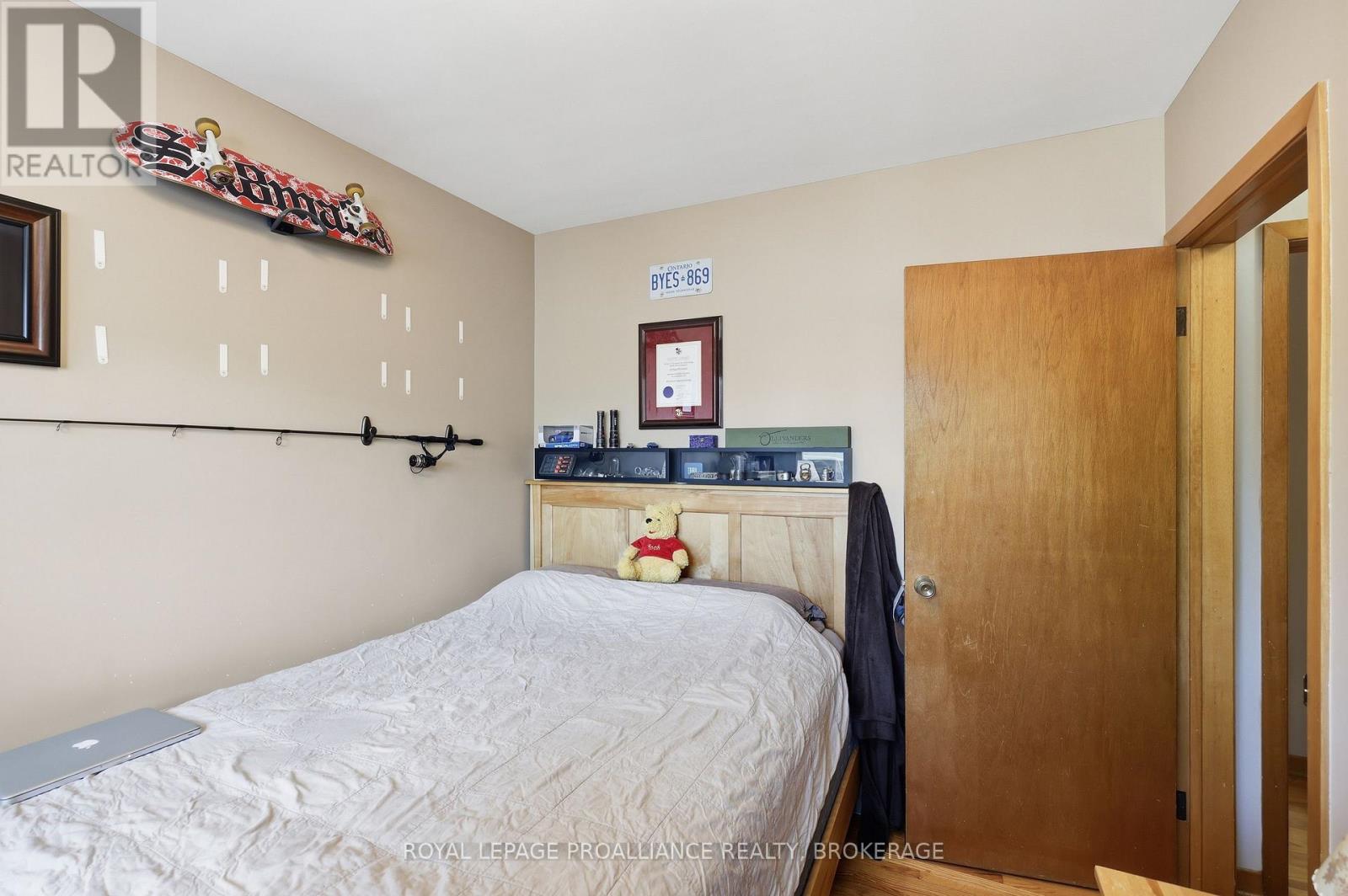 6 BYRON CRESCENT - 33