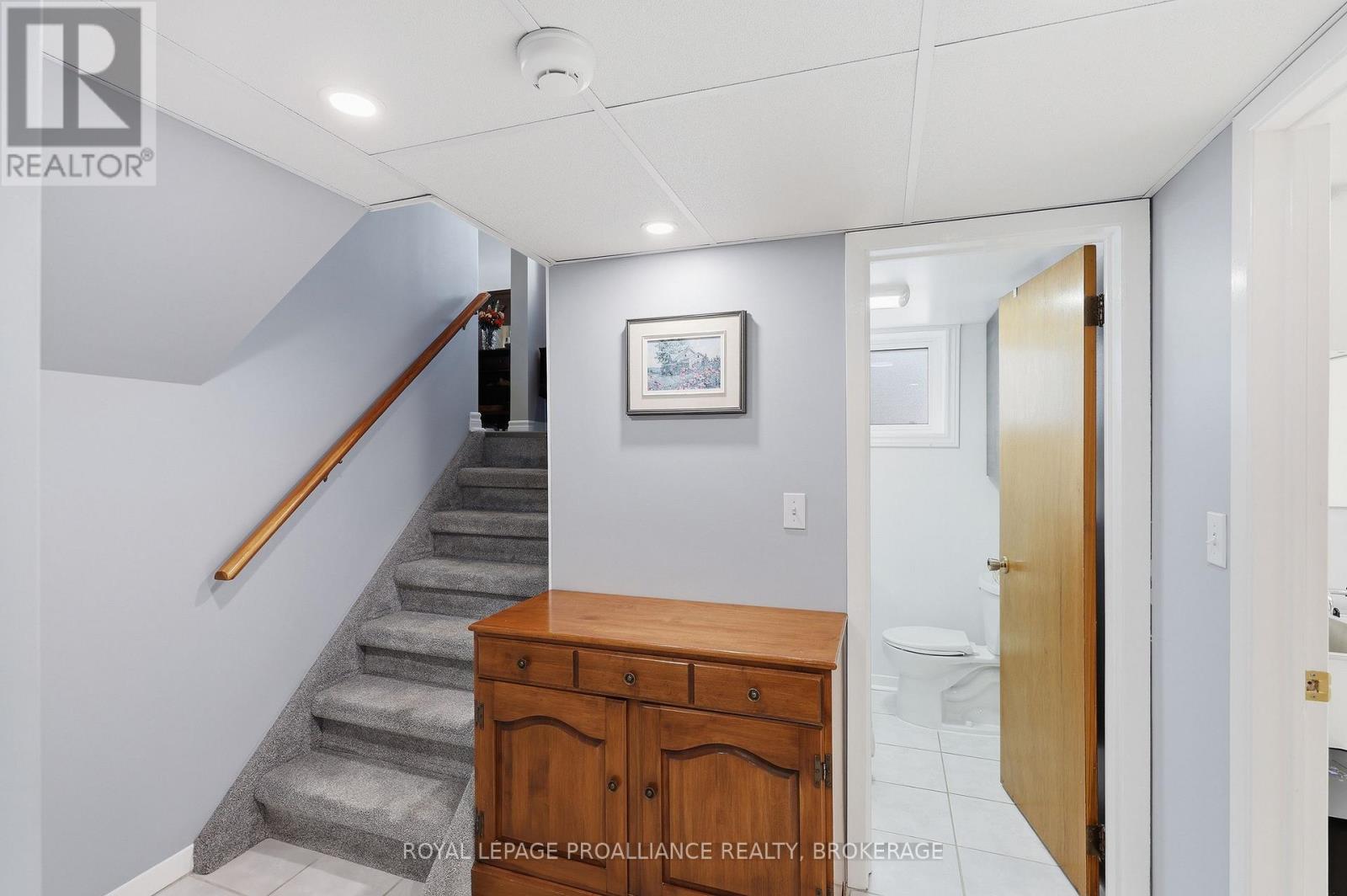 6 BYRON CRESCENT - 35