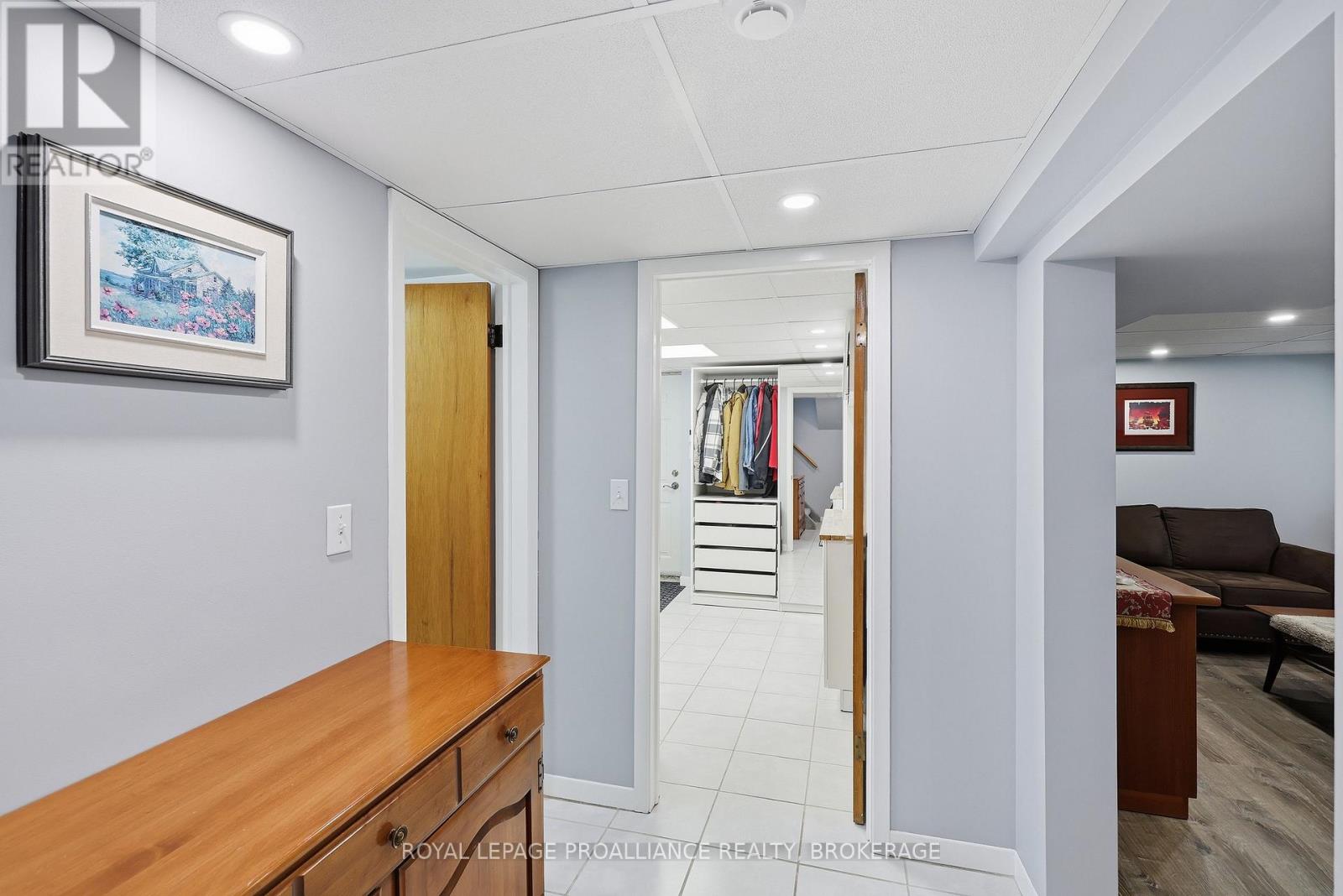 6 BYRON CRESCENT - 36