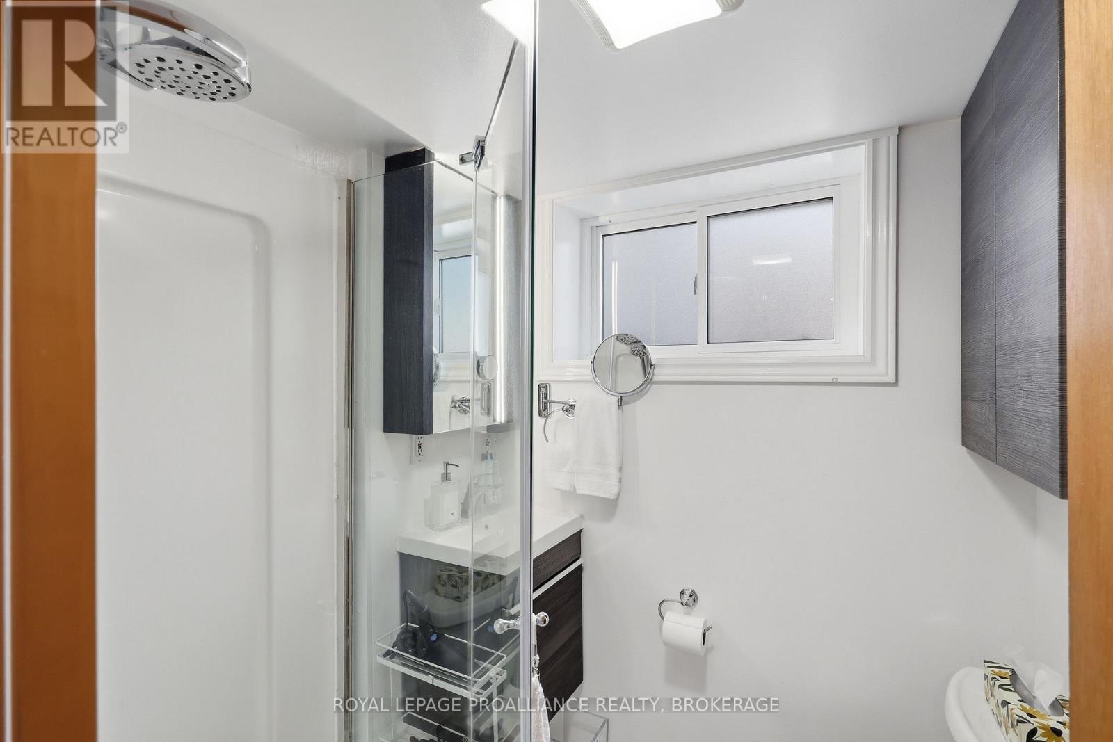 6 BYRON CRESCENT - 37