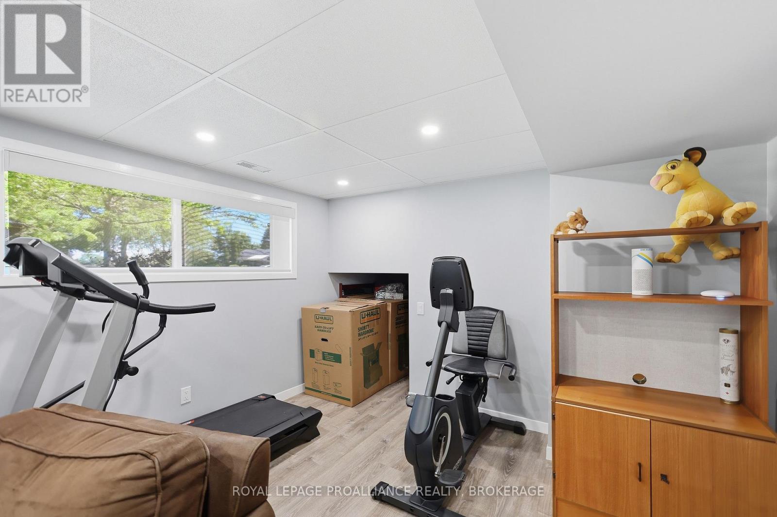 6 BYRON CRESCENT - 40