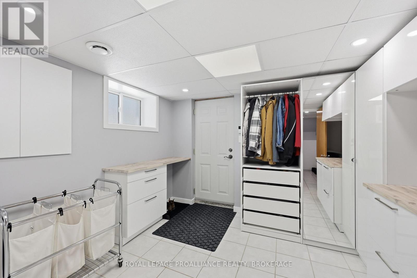 6 BYRON CRESCENT - 41