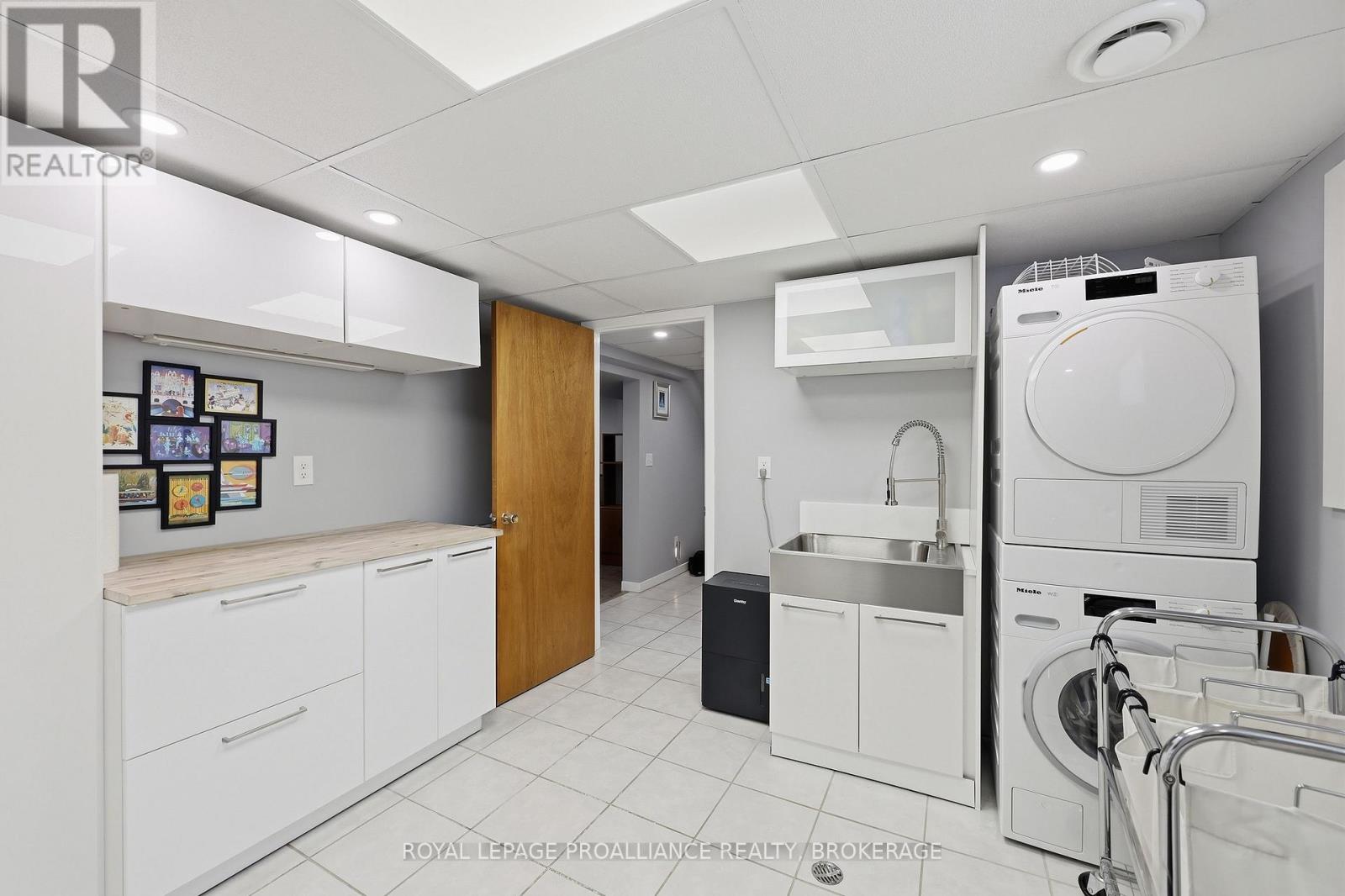 6 BYRON CRESCENT - 42
